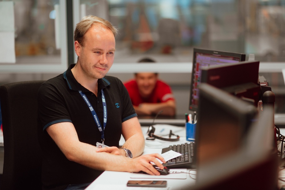 Sovelluskehittäjät Schenker employee